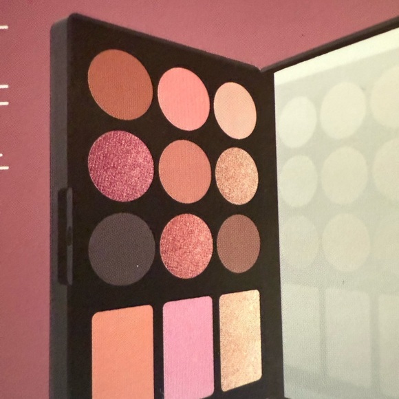 🎄Laura Geller Multi-Finish Eye and Face Palette - Picture 3 of 3